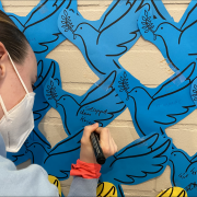 Ein Schüler beschreibt eine Friedenstaube