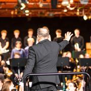 Abschiedskonzert: Christian Kewitsch dirigiert ein letztes Mal das A-Orchester des Hamburger Gymnasiums Christianeum.