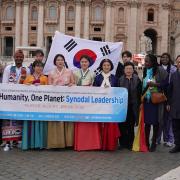 Teilnehmende aus aller Welt: Eine Gruppe des Hackathon auf dem Weg zur Audienz bei Papst Leo XIV.