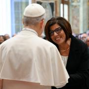 Ein persönlicher Gruß: Margaret Karram, wiedergewählte Präsidentin der Fokolar-Bewegung, mit Papst Leo XIV.