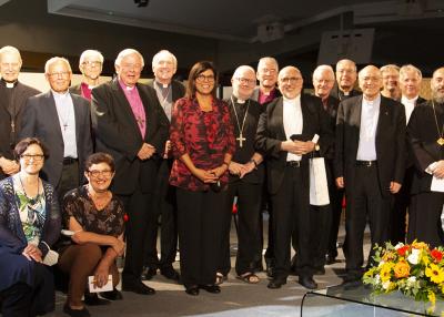 Bischöfe verschiedener Kirchen mit Fokolar-Präsidentin und Co-Präsident