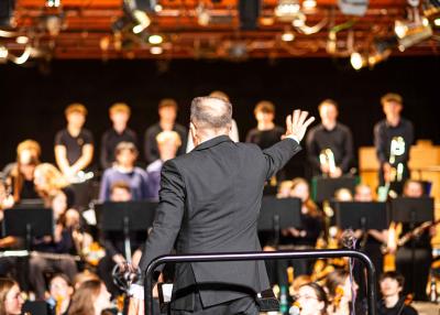 Abschiedskonzert: Christian Kewitsch dirigiert ein letztes Mal das A-Orchester des Hamburger Gymnasiums Christianeum.