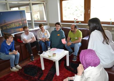 Interreligiöses Gebet für den Frieden beim Dialogwochenende in Innsbruck.