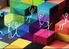 Symbolbild: bunte Würfel und tanzende Strichmännchen