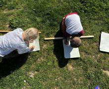 Spielen gegen die Ohnmacht: Emanuela Chiapparini erklärt im Interview die Bedeutung des Spielens für geflüchtete Kinder.