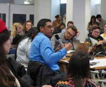 Workshop für eine geschwisterliche Politik: Nachwuchs-Führungskräfte aus der ganzen Welt beim Hackathon in Rom.