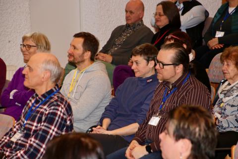 Zuhörende im Saal