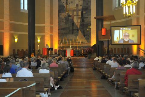 Miteinander für Europa: Beim Treffen des ökumenischen Netzwerks in München war Jesús Morán (Ko-Präsident der Fokolar-Bewegung) per Video zugeschaltet.