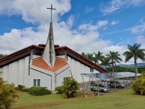 Dank Starkmacher Impact3 liefert das Carportdach dieser Kirche bei Sao Paulo in Brasilien Strom.