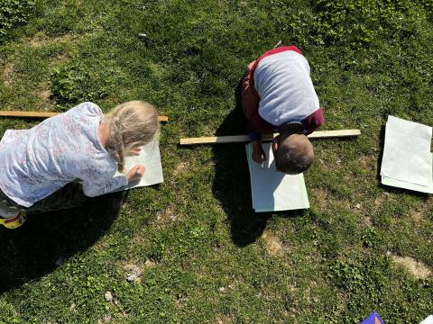 Spielen gegen die Ohnmacht: Emanuela Chiapparini erklärt im Interview die Bedeutung des Spielens für geflüchtete Kinder.