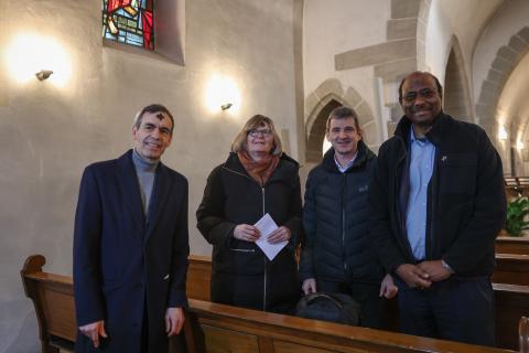 v.l.n.r: Christian Müggler vom Büro der Fokolar-Bewegung beim ÖRK (mit dem Aschenkreuz auf der Stirn), Ursula Schmitt, Roberto Rossi, ÖRK-Generalsekretär, Rev. Prof. Jerry Pillay