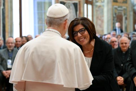 Ein persönlicher Gruß: Margaret Karram, wiedergewählte Präsidentin der Fokolar-Bewegung, mit Papst Leo XIV.