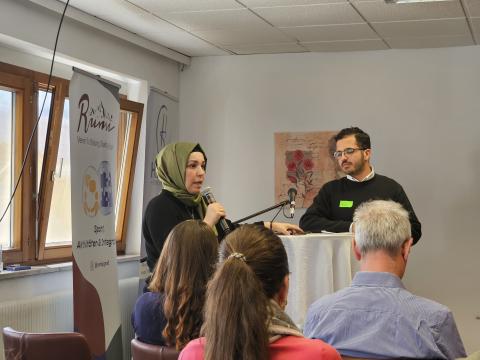 Hilal Akdeniz von der Stiftung Dialog und Bildung, Berlin, sprach über „Frieden als Prüfstein der Moderne“.