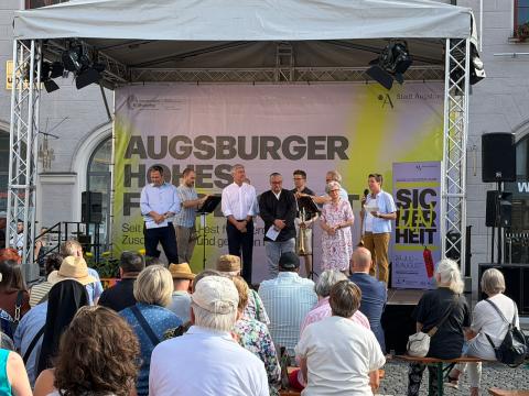 Das interreligiöse Friedensgebet am Vorabend des Hohen Friedensfestes.