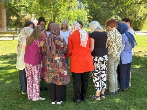 Austausch unter Frauen beim Oasentag in der Schweiz