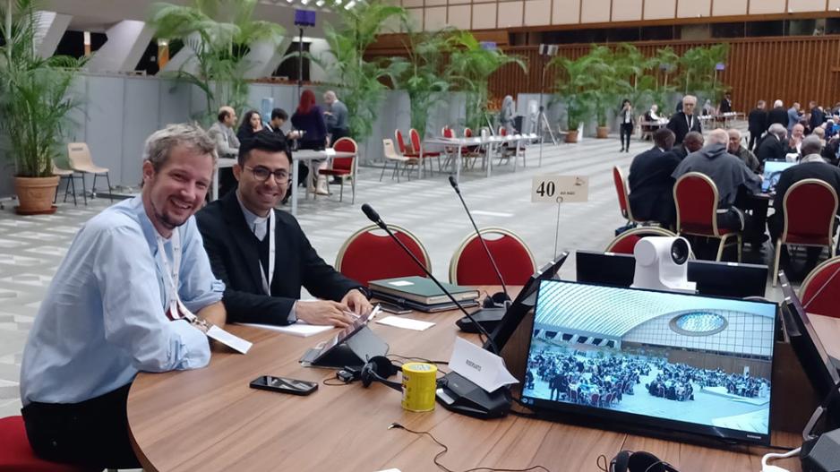 Bei der Synode in Rom: Michael Berentzen (l.) war als Assisten des Synodensekretariats dabei.