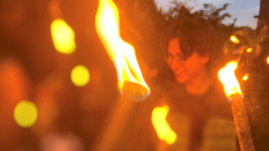 Lagerfeuer und Stockbrot gehören dazu.