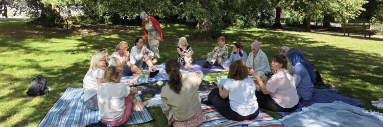 Austausch unter Frauen beim Oasentag in der Schweiz