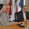 Erster Preisträger der Auszeichnung "Tonadico - Stadt des Paktes" ist Gerhard Proß (r.).